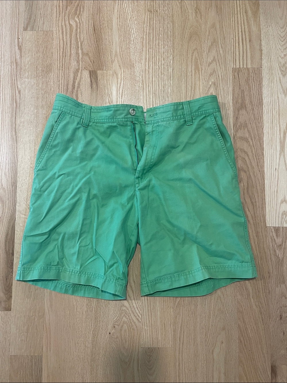 Izod Bright Green Flat-Front Men's Chino Shorts size 33